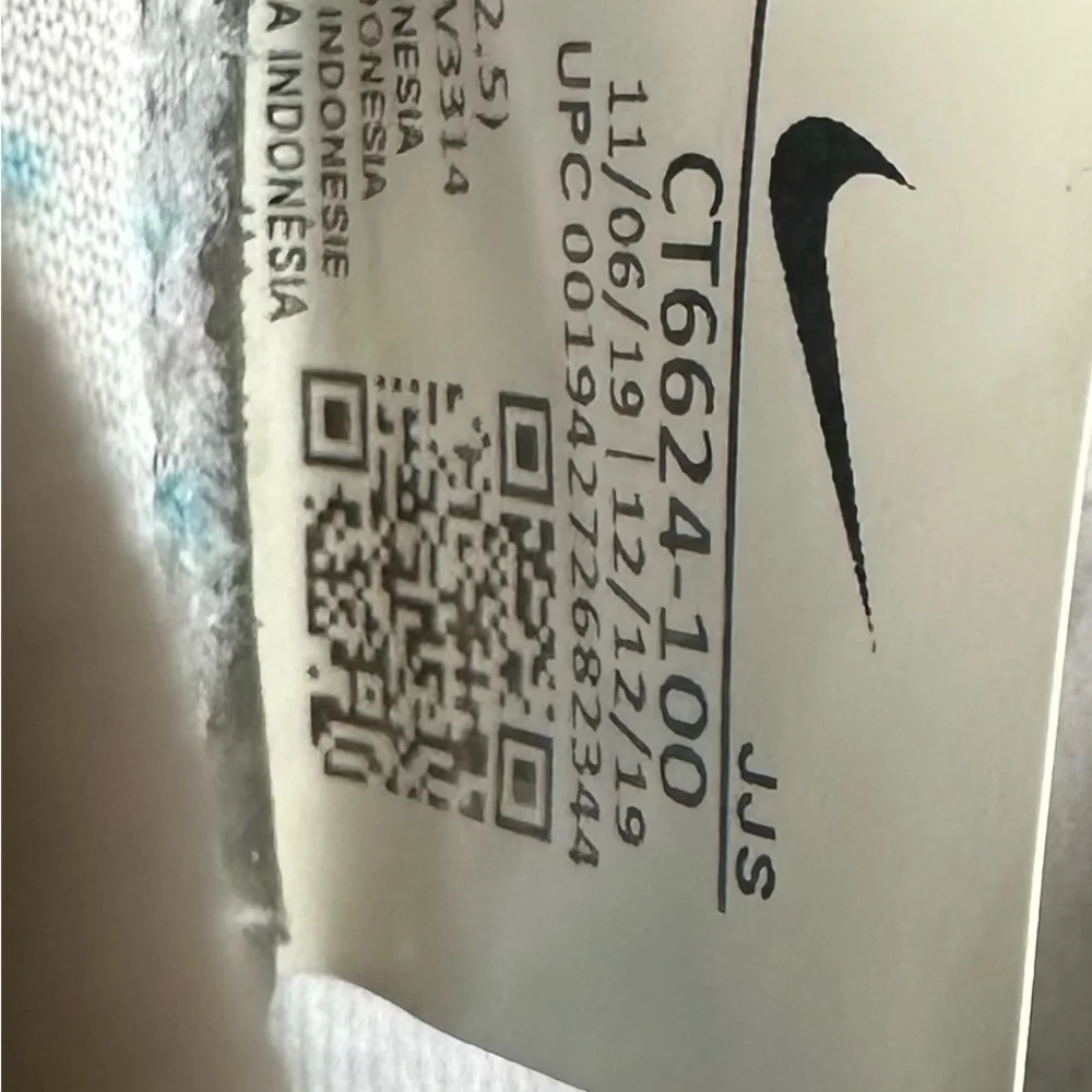 Nike Kids' Aqua and White Sneakers